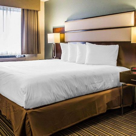 סטריטסבורו Quality Inn מראה חיצוני תמונה